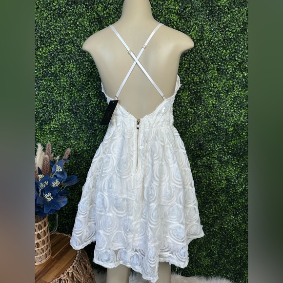 White textured open back dress nwt - Picture 6 of 12